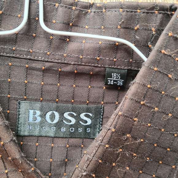 Pair of Hugo Boss dress shirts - Picture 3 of 4